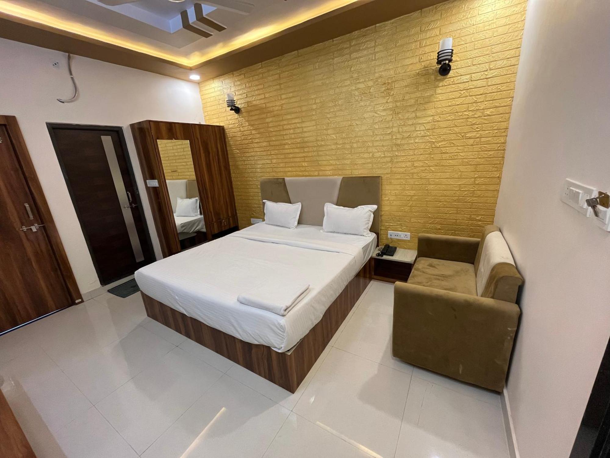 Hotel Rahat Jhalawar Buitenkant foto