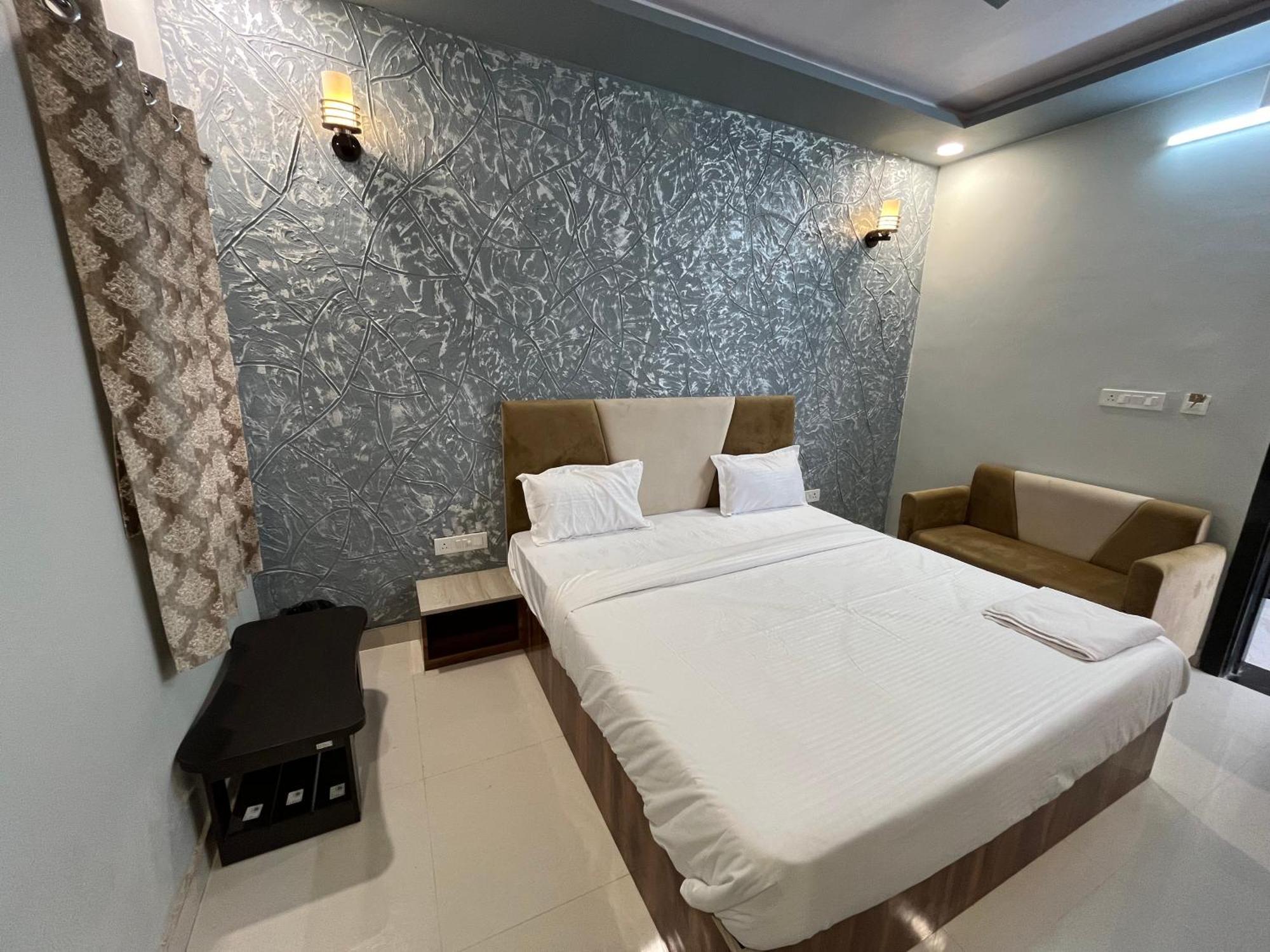 Hotel Rahat Jhalawar Buitenkant foto